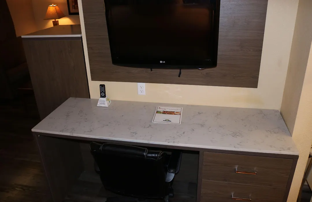 Days Inn By Wyndham Fresno South-1