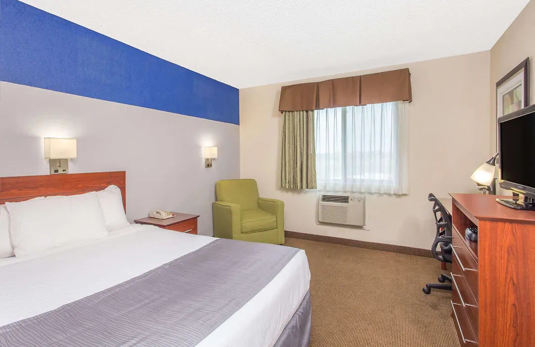 Baymont By Wyndham Dubuque-1