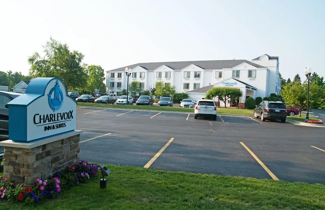 Charlevoix Inn & Suites Surestay Collection By Best Western-1