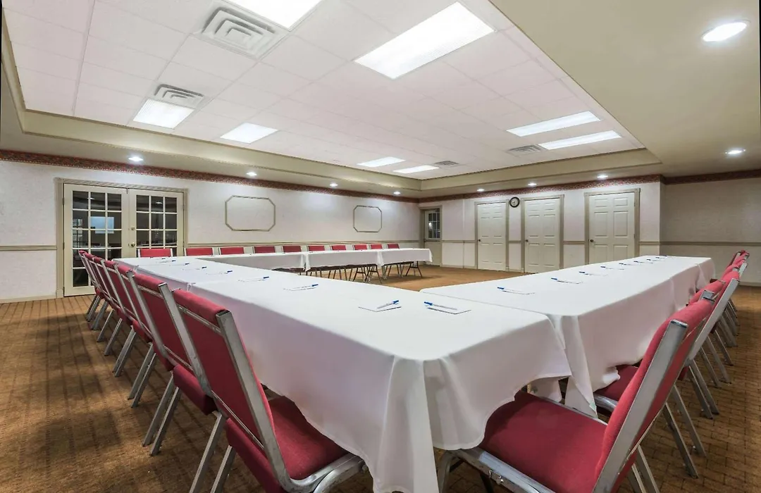 Howard Johnson By Wyndham Springfield-1