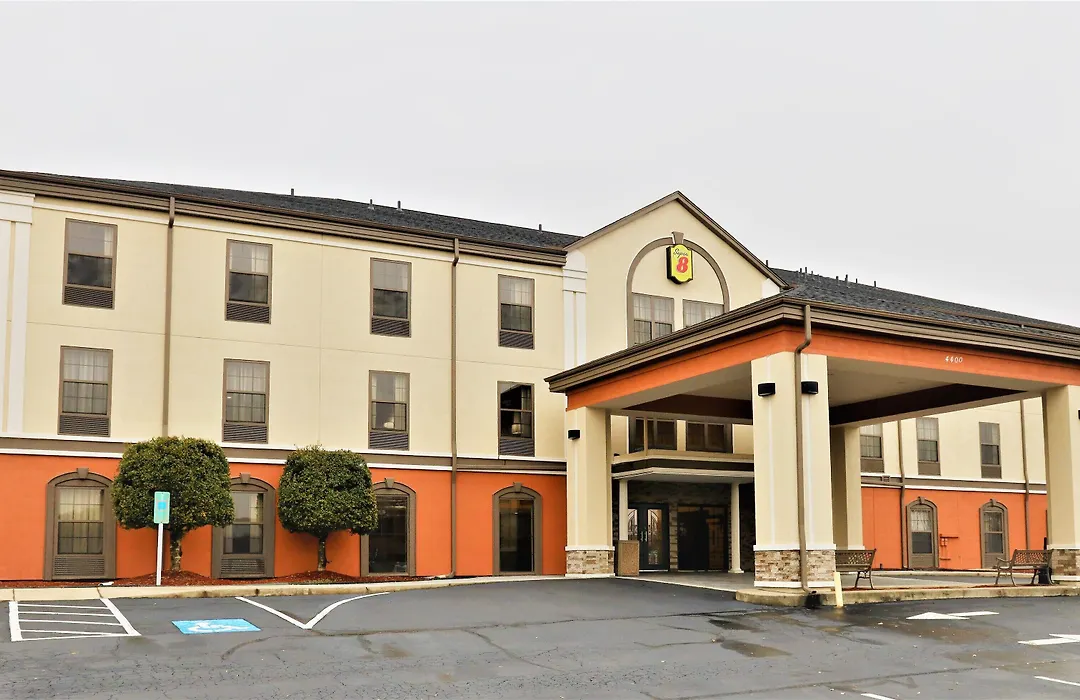 Super 8 By Wyndham High Point/Greensboro-1