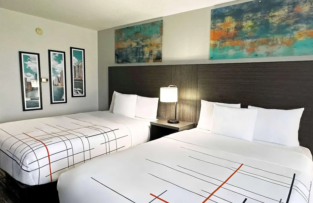 La Quinta Inn & Suites By Wyndham South Holland-1