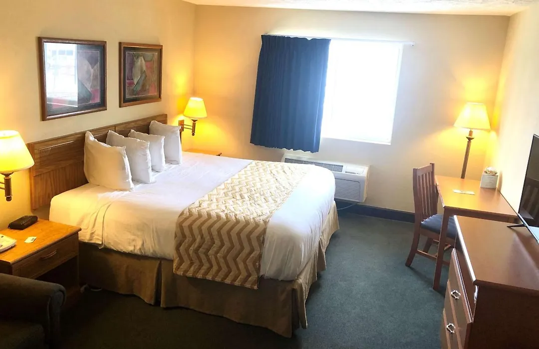 Travelodge By Wyndham Grand Island-1