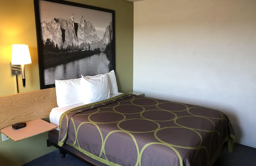 Super 8 By Wyndham Redmond-1