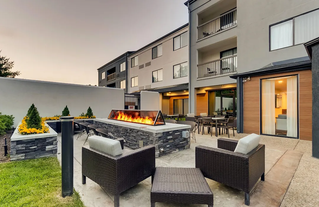 Courtyard Lexington South/Hamburg Place-1