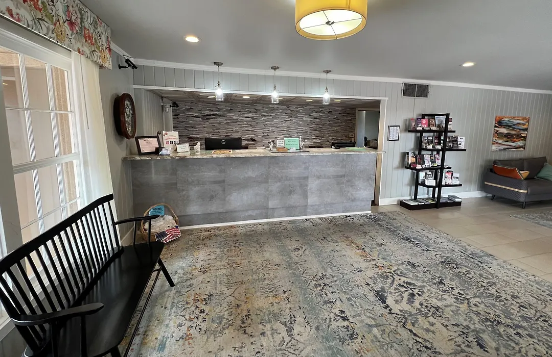 Sunday House Inn And Suites-1