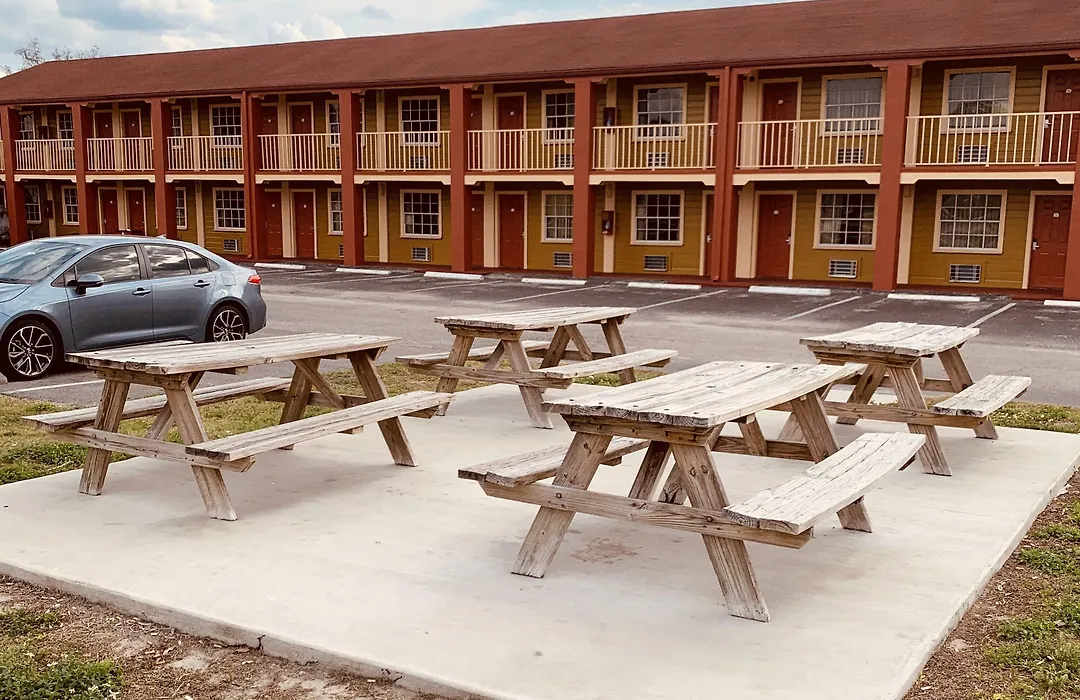 Econo Lodge Inn & Suites Maingate Central-1