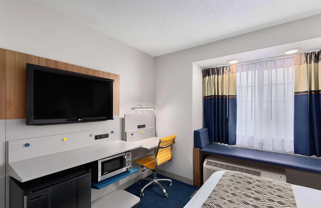 Microtel Inn Bowling Green-1