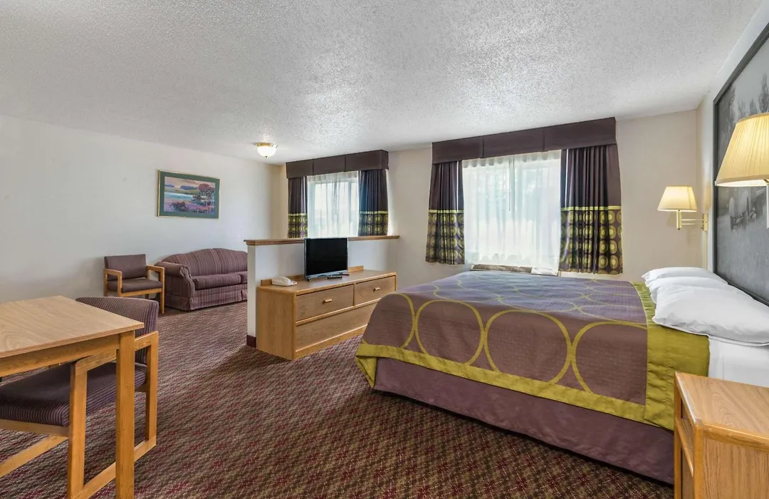 Super 8 By Wyndham Fountain-1