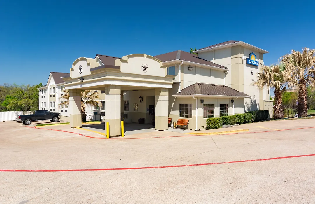 Days Inn By Wyndham Arlington-1