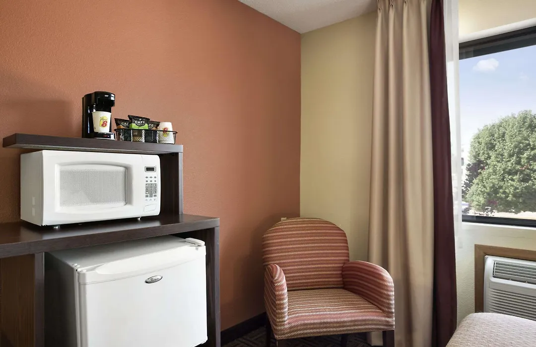 Super 8 By Wyndham Carbondale-1