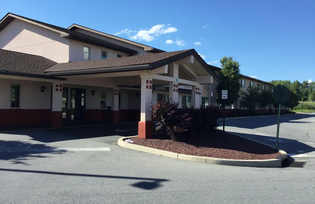 Super 8 By Wyndham Middletown-1