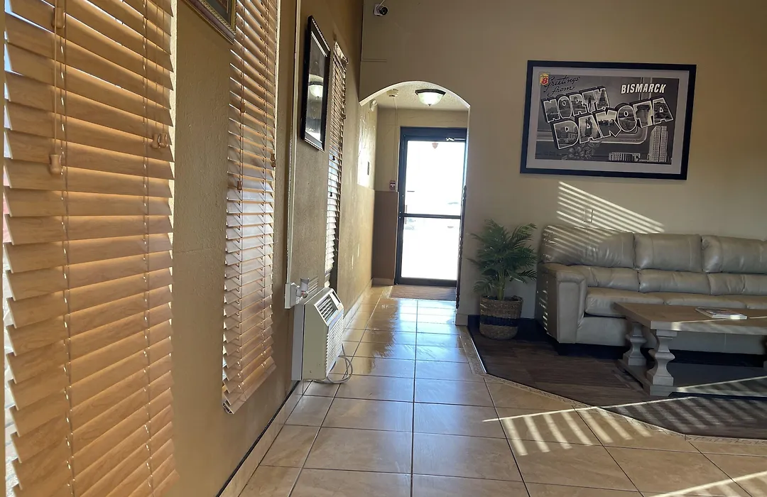 Super 8 By Wyndham Bismarck-1