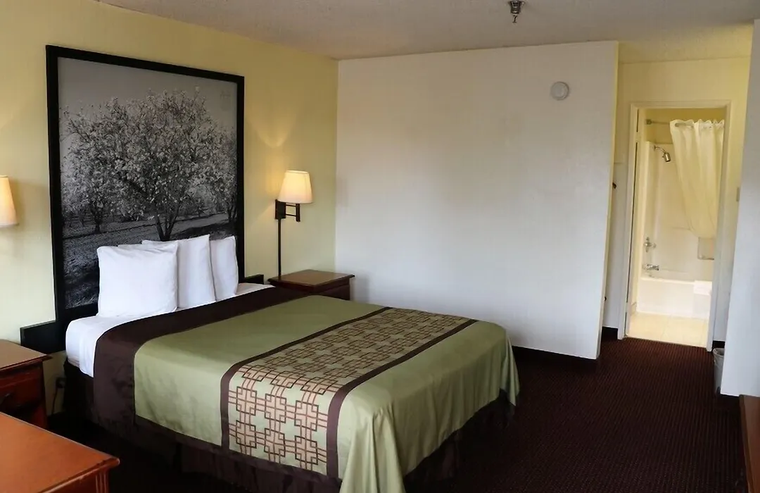 Super 8 By Wyndham Bakersfield/Central-1
