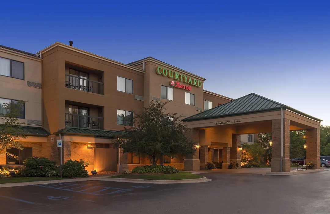 Courtyard By Marriott Traverse City-1