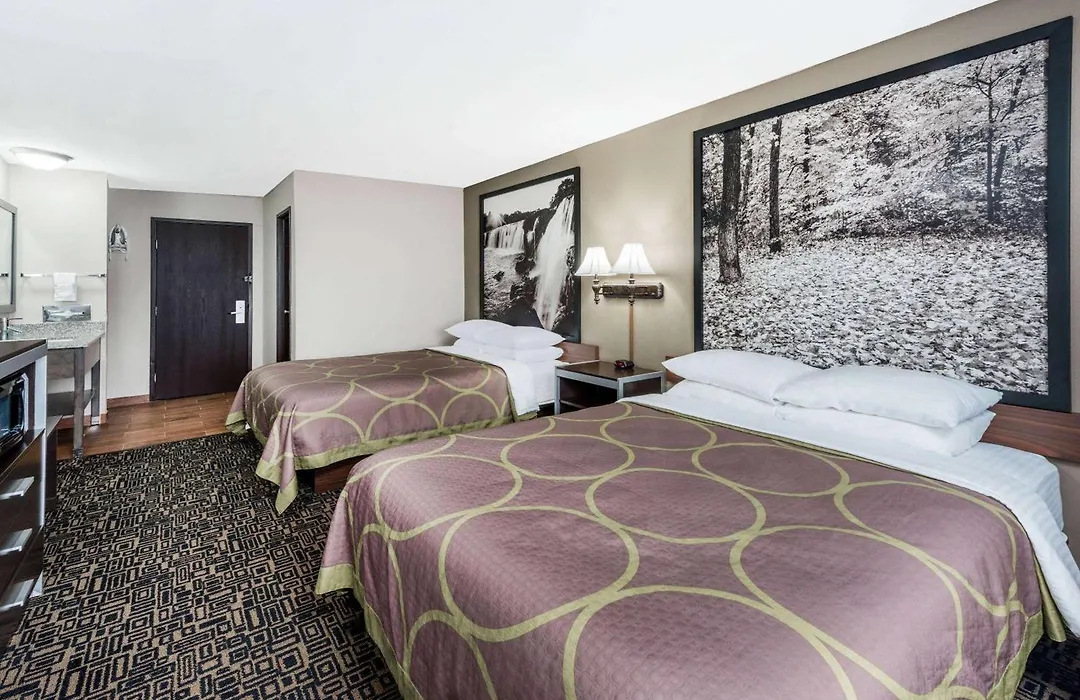 Super 8 By Wyndham Warrensburg-1