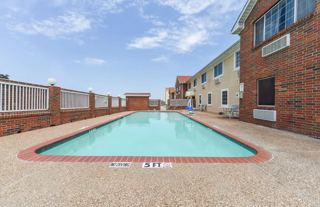 Super 8 By Wyndham Burleson Fort Worth Area-1
