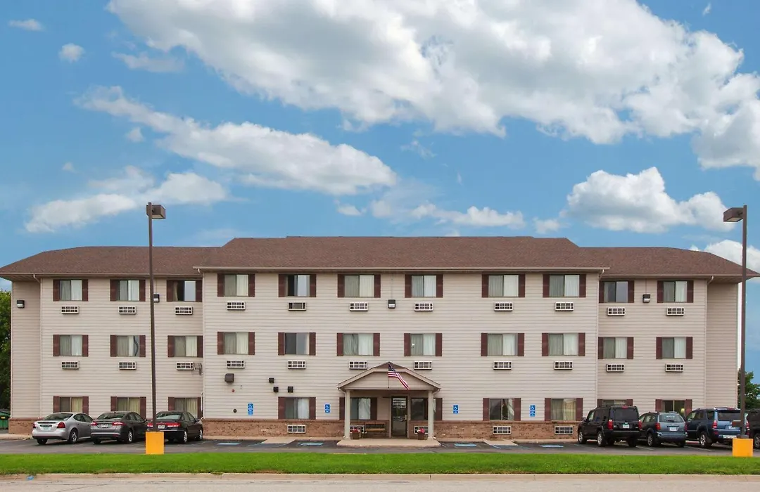 Super 8 By Wyndham Mason City-1