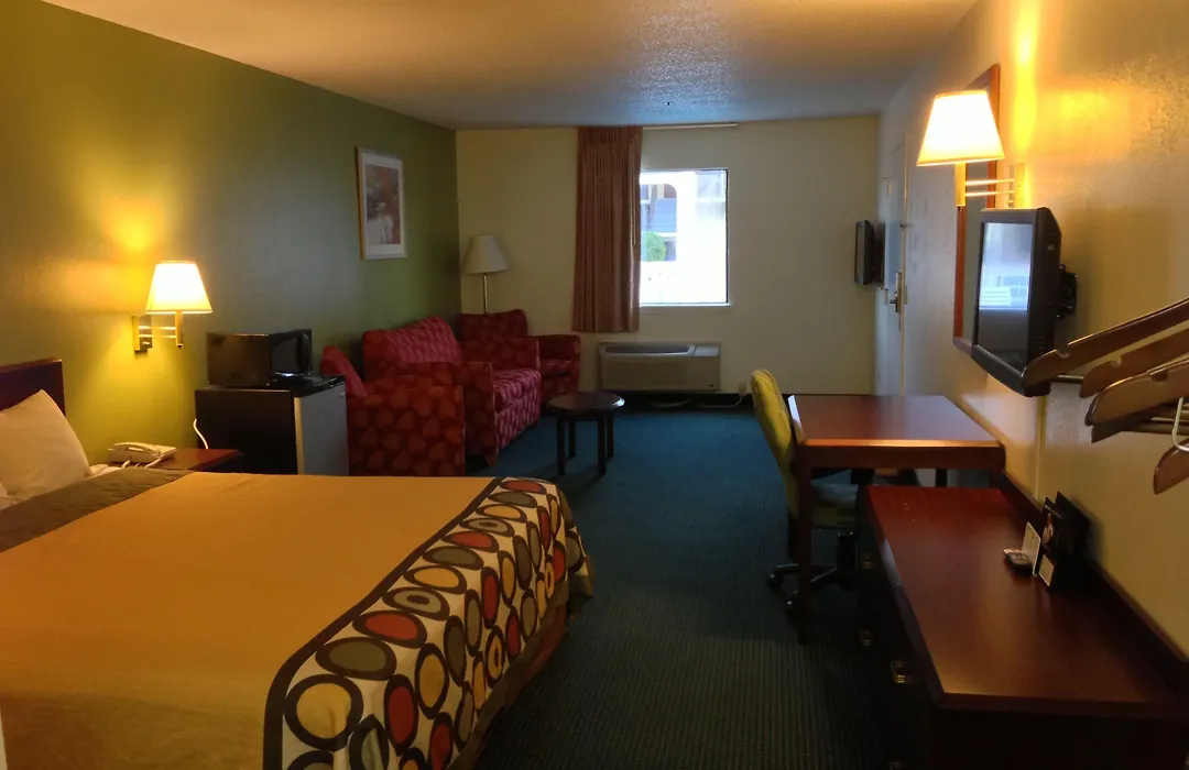 Super 8 By Wyndham Florence-1