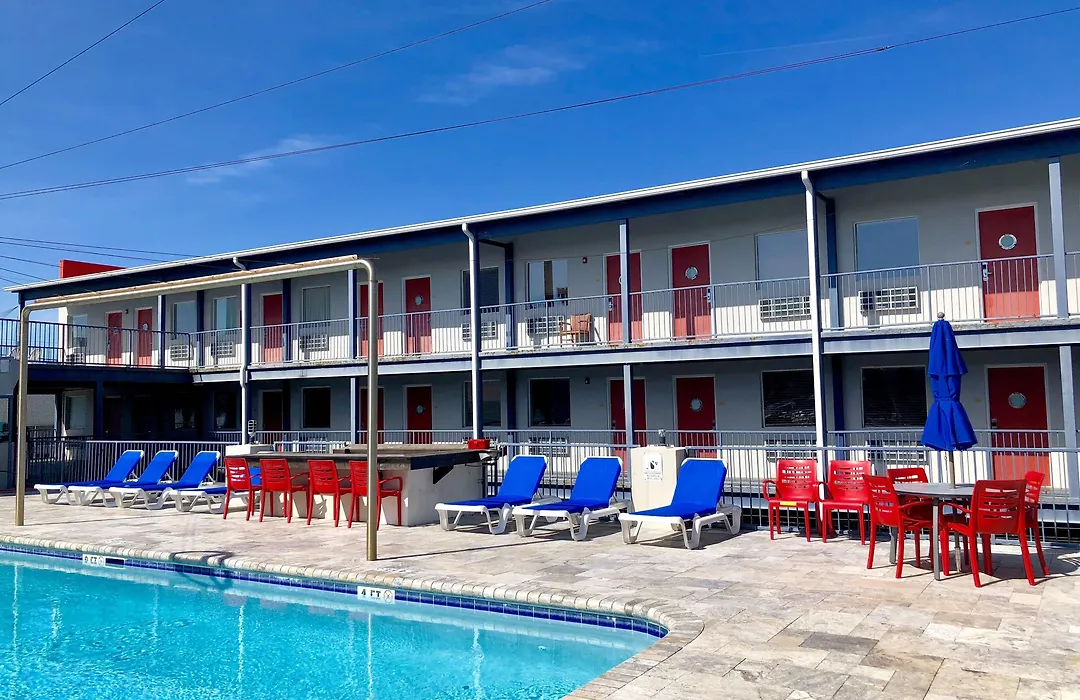 Sea And Breeze Hotel And Condo-1