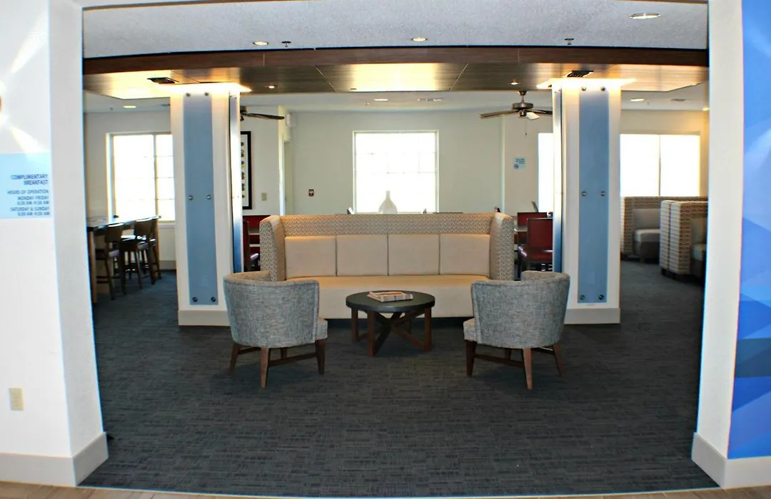Holiday Inn Express & Suites Plainview By Ihg-1