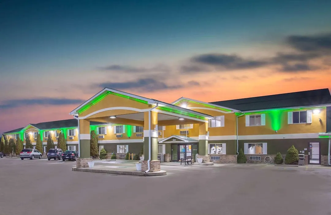 Super 8 By Wyndham Bedford-1