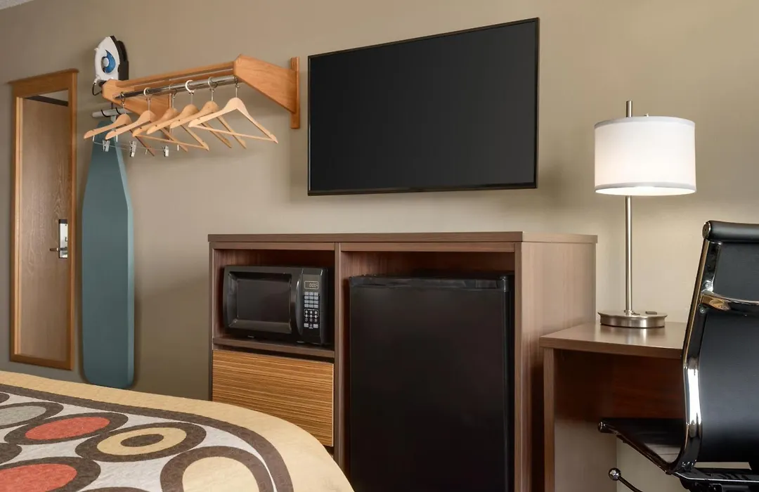 Super 8 By Wyndham Sioux Falls-1
