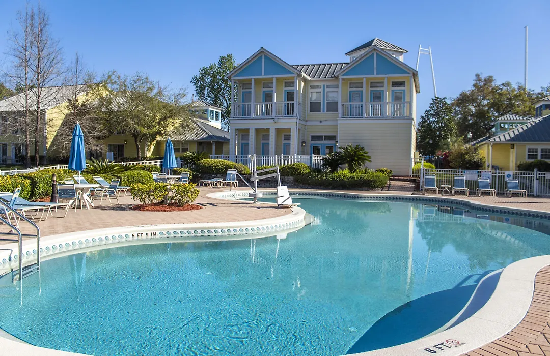 Barefoot'N Resort-1