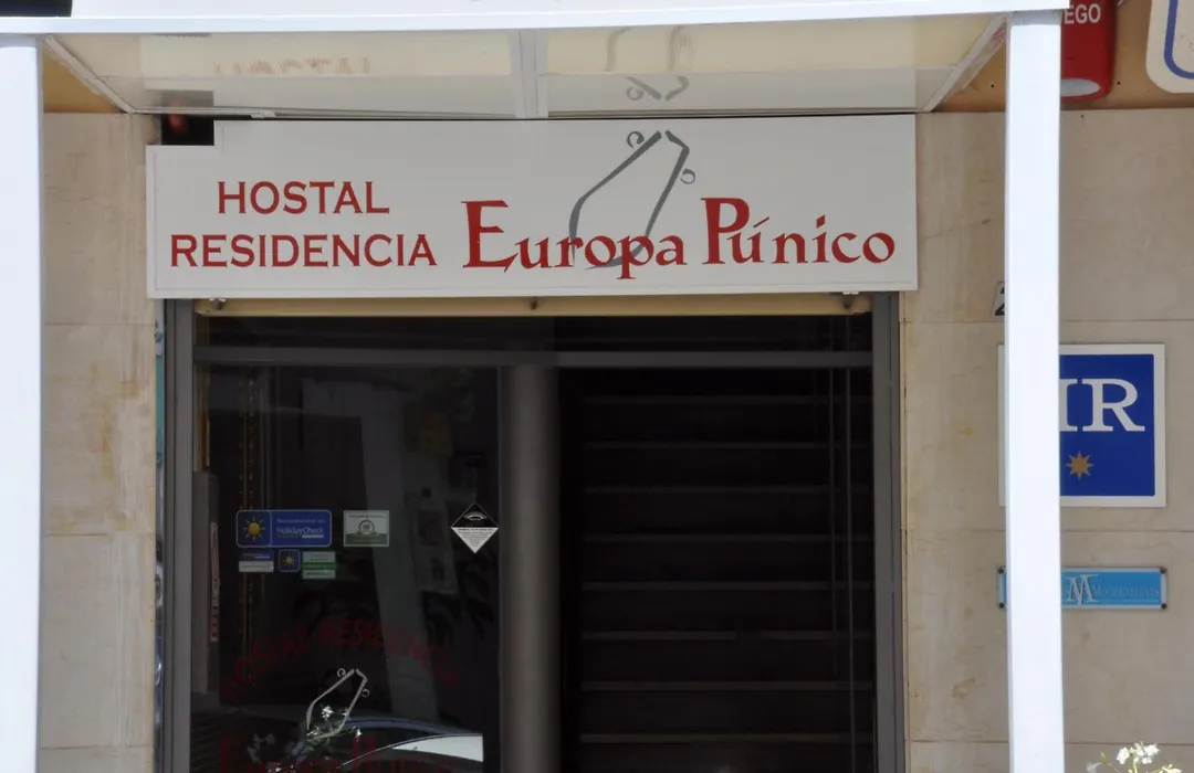 Hostal Residencia Europa Punico-1