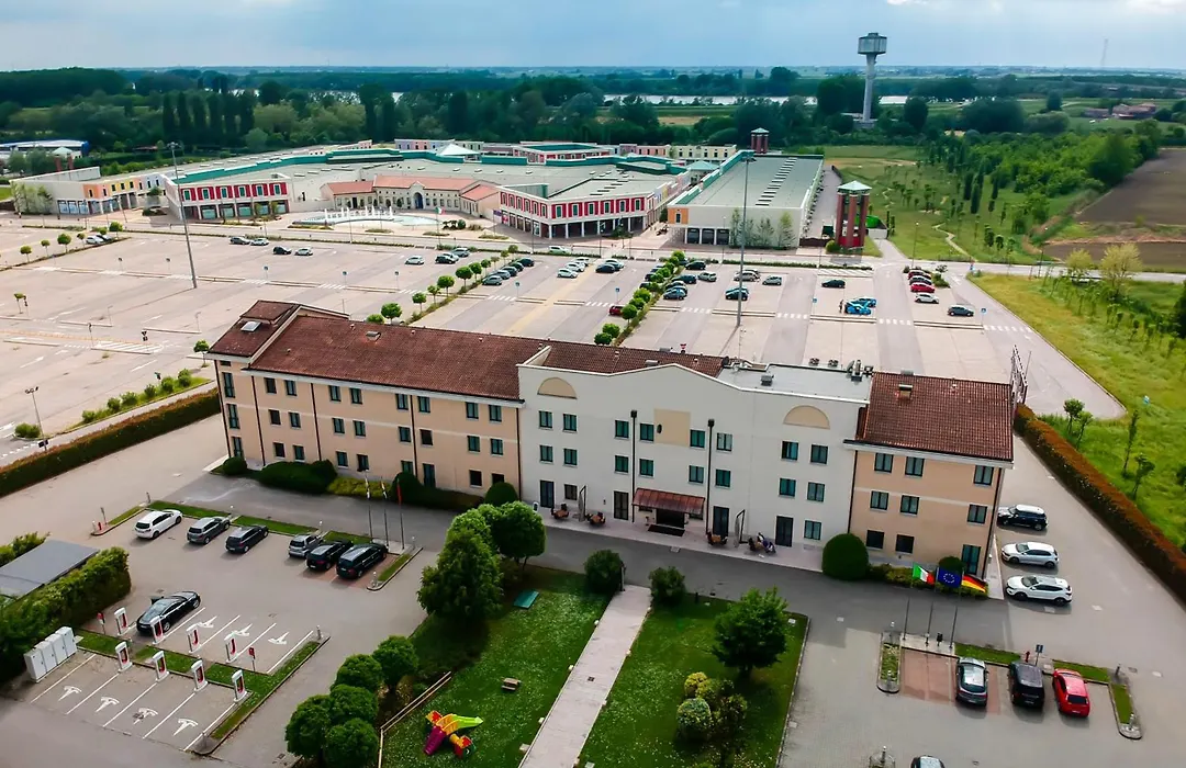 UNA HOTELS Occhiobello-1