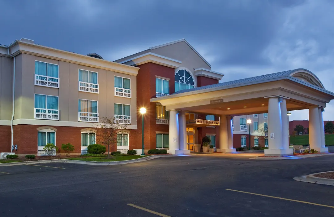 Holiday Inn Express Hotel & Suites Grand Rapids-North By Ihg-1