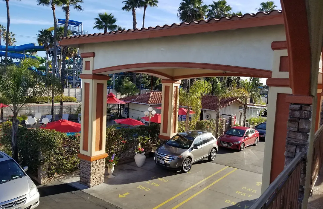 Best Inn & Suites-1