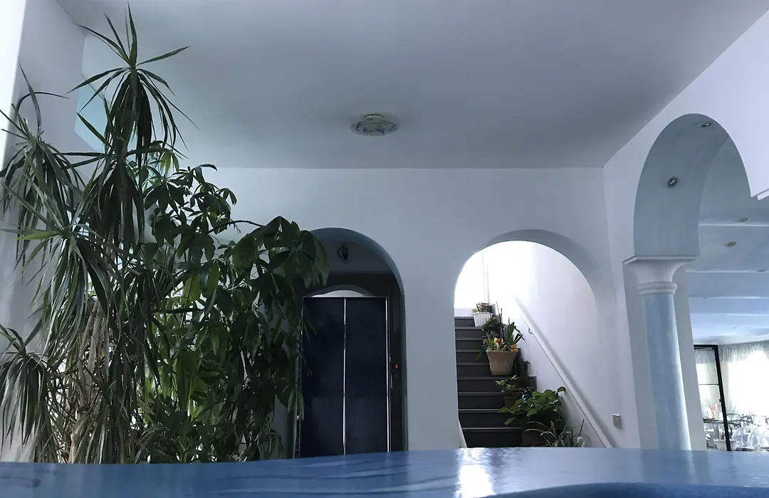 Hotel Holiday-1