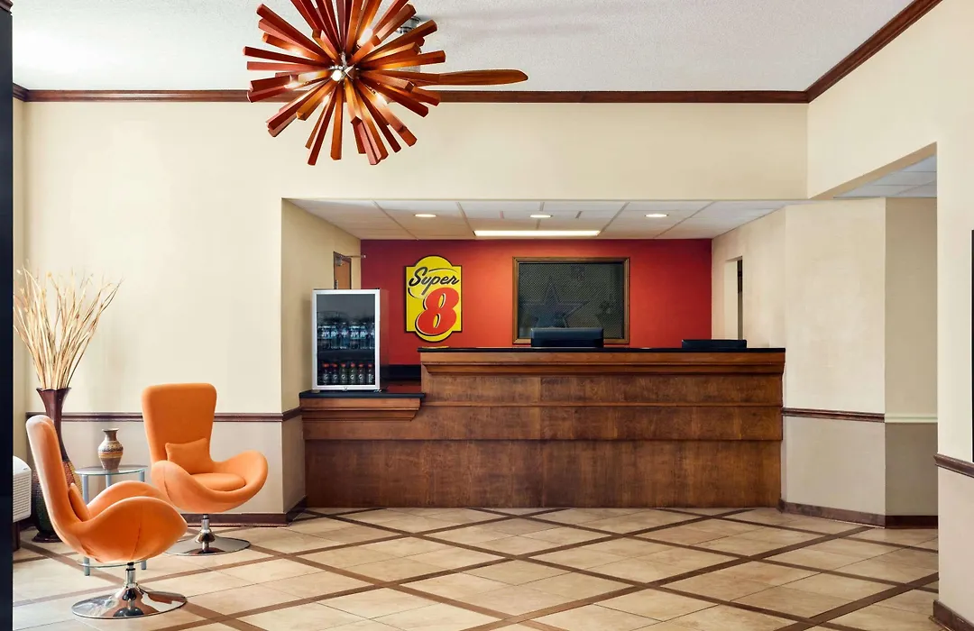Super 8 By Wyndham Clinton-1