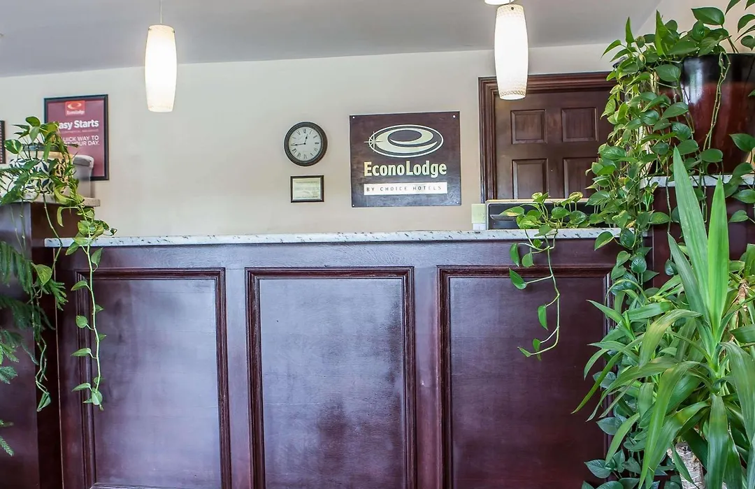 Econo Lodge Newton-1