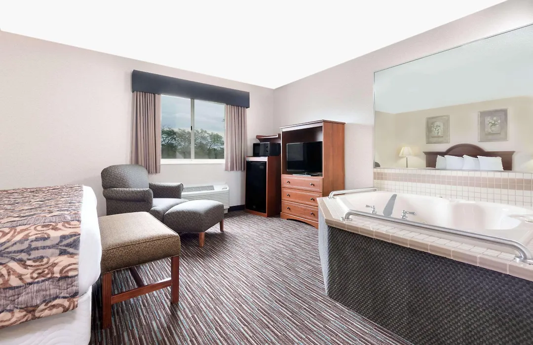 Baymont By Wyndham Columbus/Rickenbacker-1