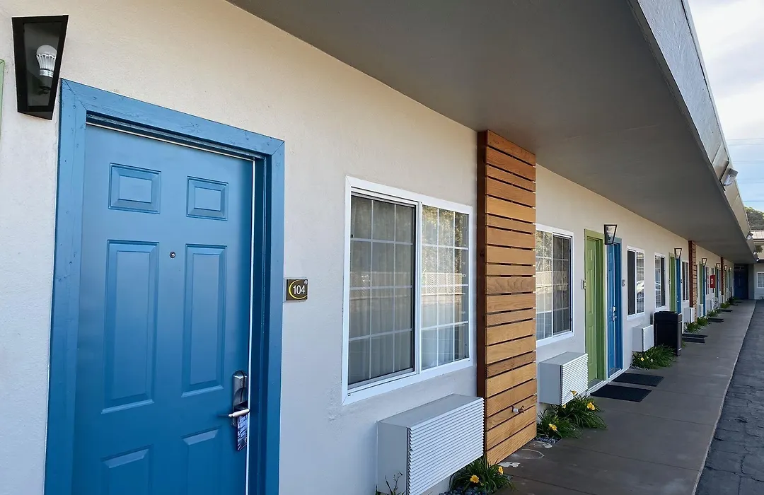 Super 8 By Wyndham Monterey-1