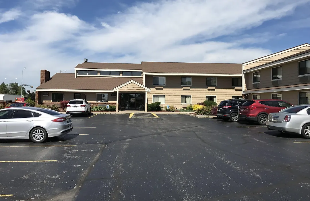 Americinn By Wyndham West Bend-1