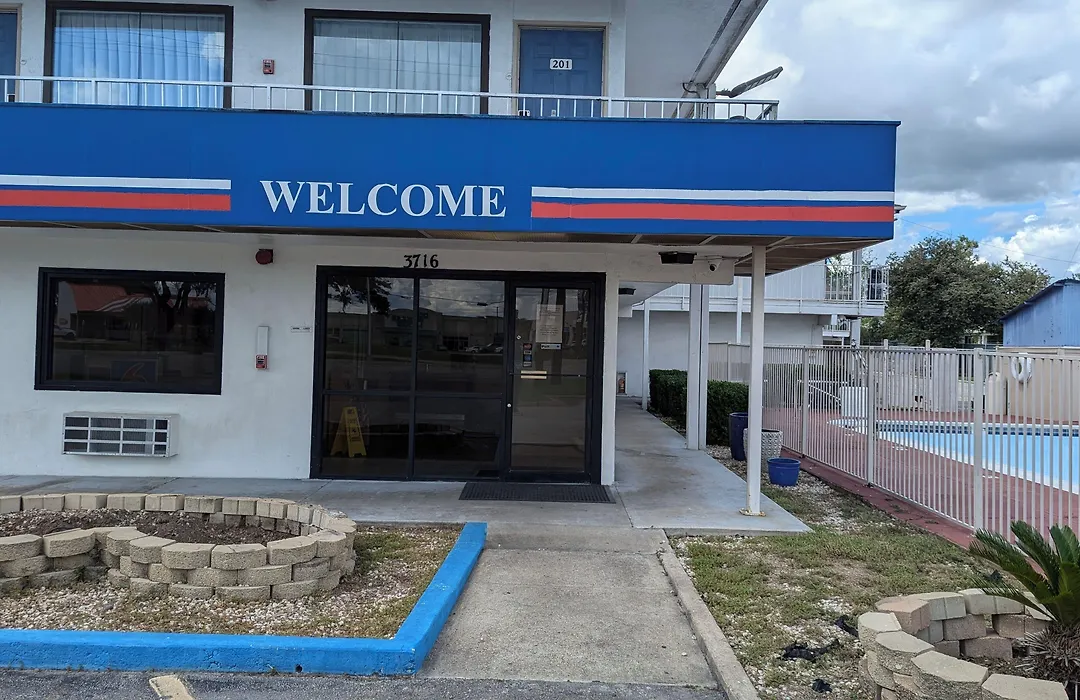 Motel 6-Victoria, Tx-1
