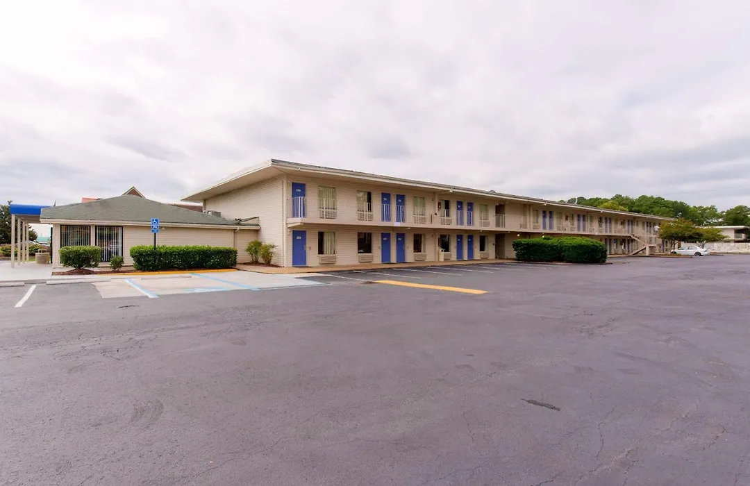 Travelodge By Wyndham Norfolk Airport-1