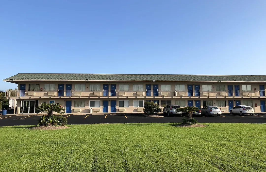 Motel 6-Clute, Tx-1