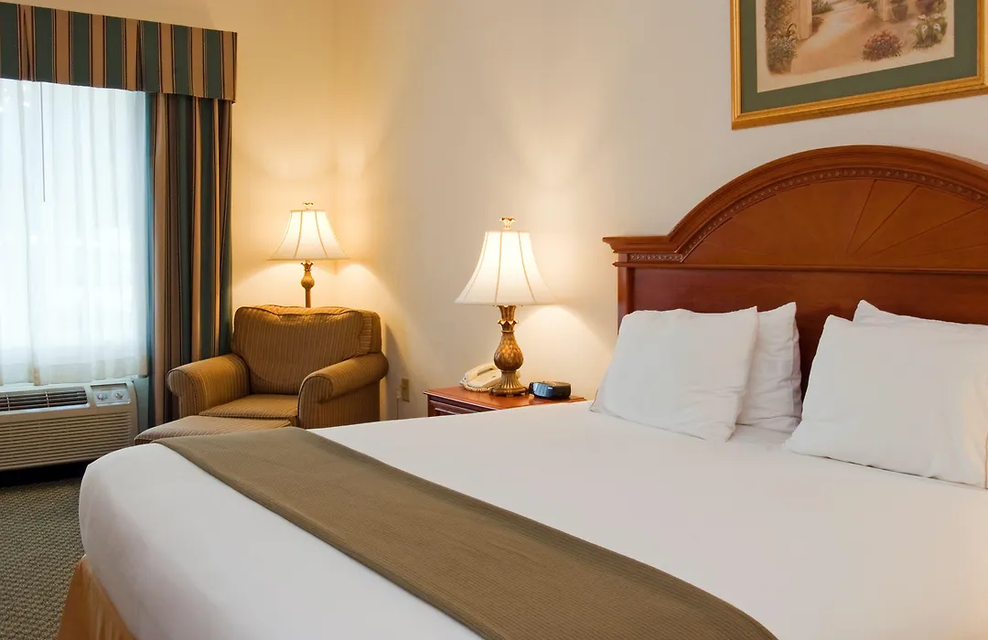 Holiday Inn Express Hotel & Suites Emporia By Ihg-1