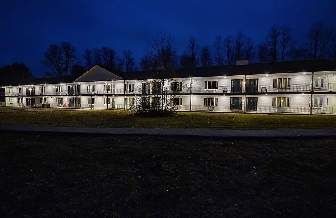 Colonial Motel And Spa-1
