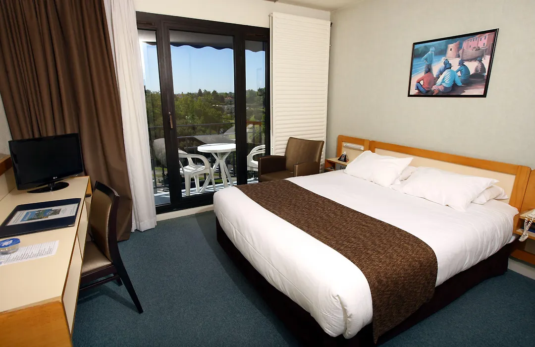 Brit Hotel du Lac-1