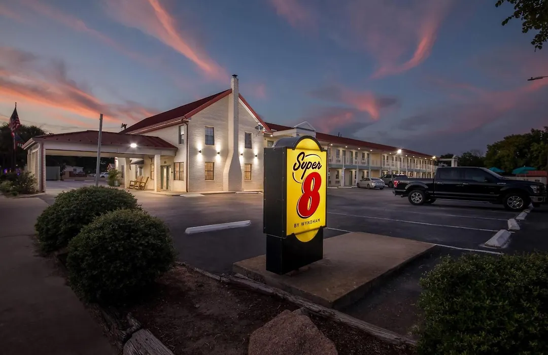 Super 8 By Wyndham Fredericksburg-1