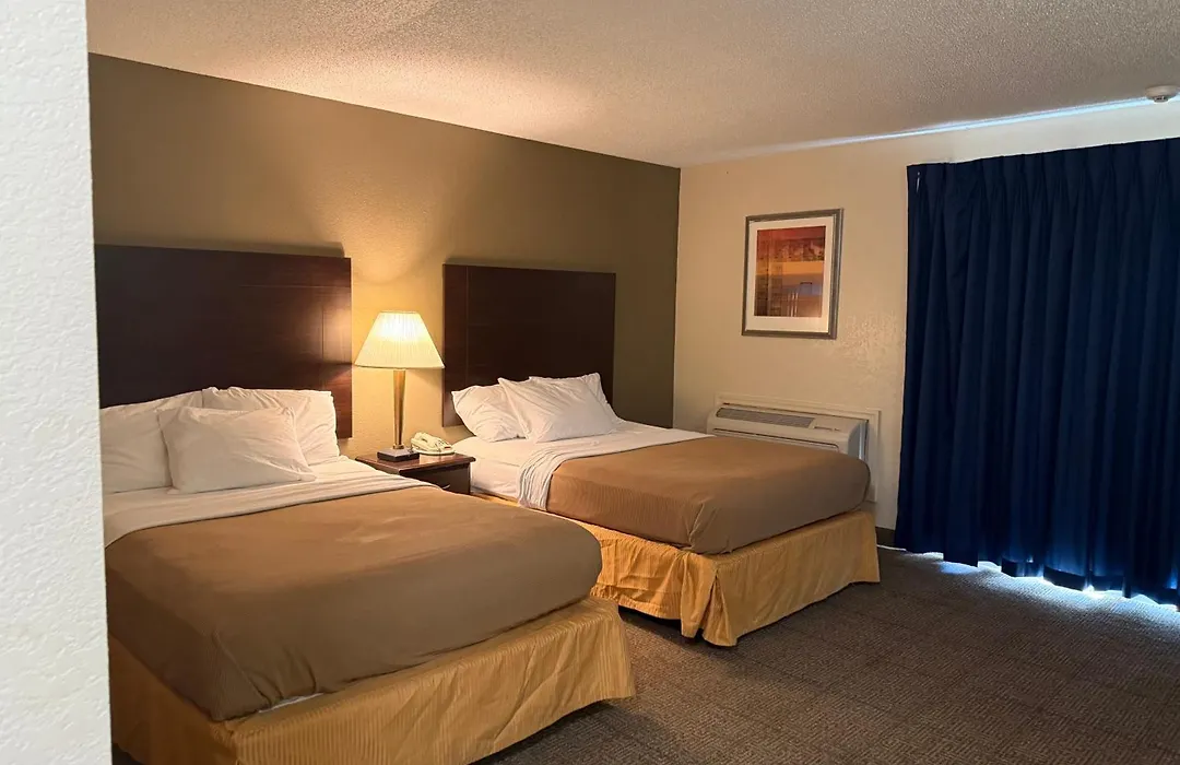 Clinton Inn & Suites-1