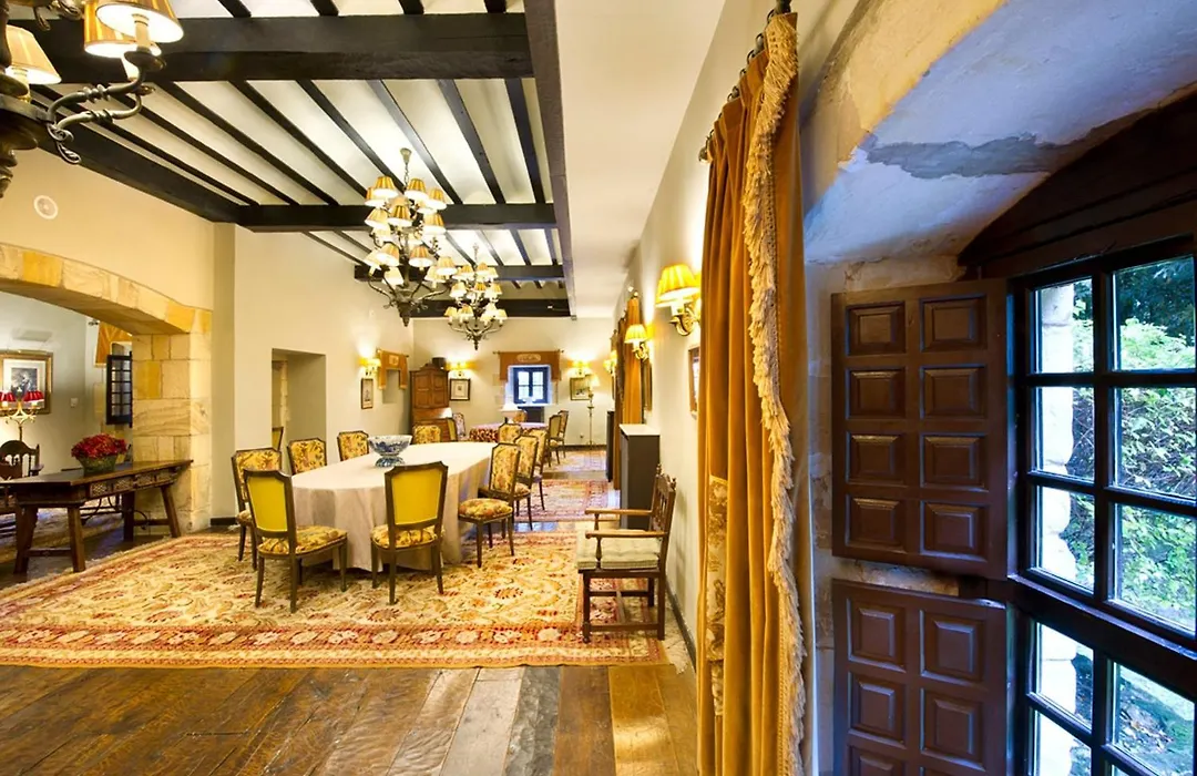 Parador de Santillana Gil Blas-1