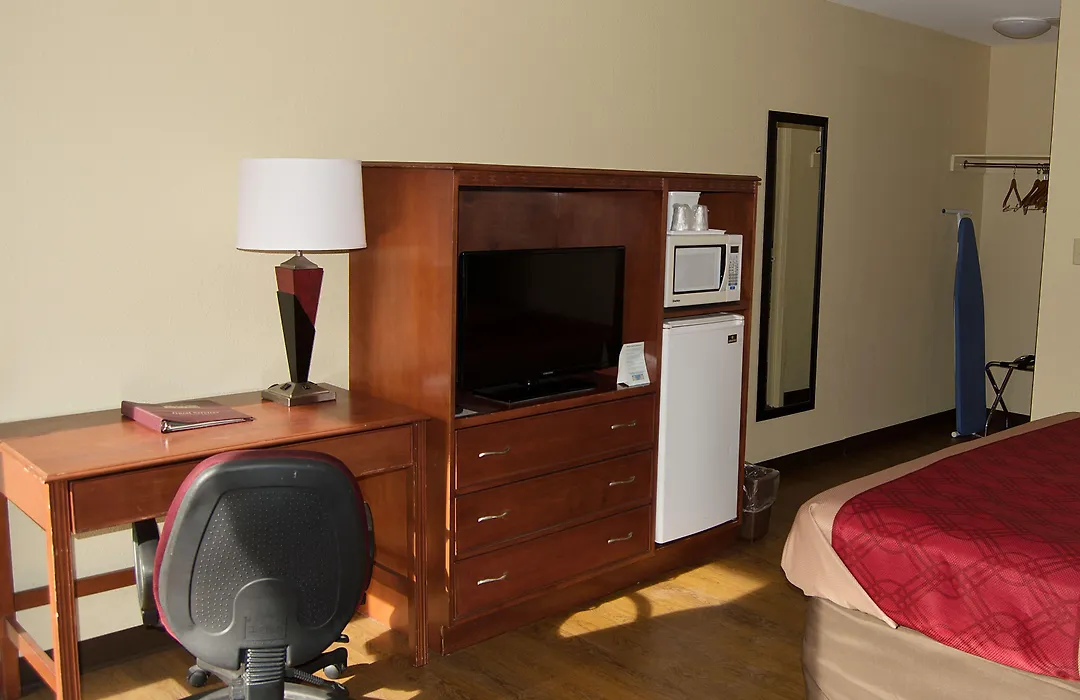 Econo Lodge Lexington Downtown Near I-81-1