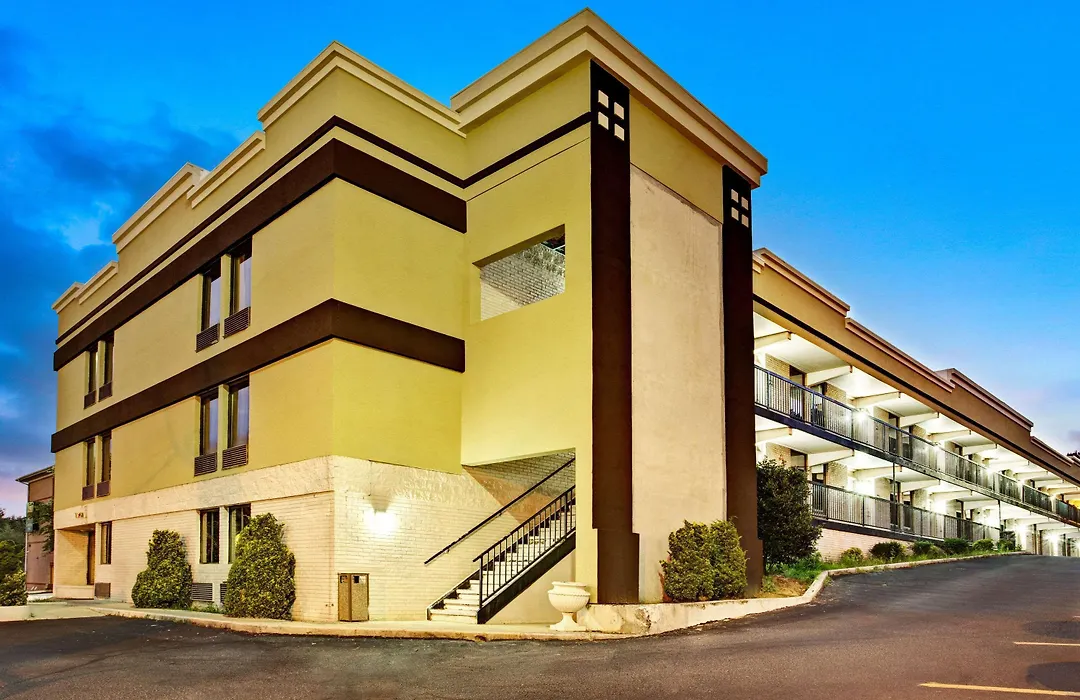 Super 8 By Wyndham Raleigh Downtown-1