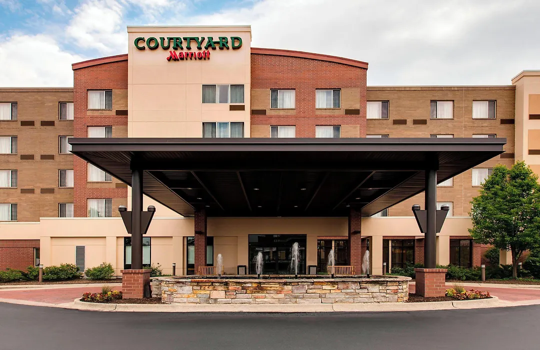 Courtyard By Marriott Chicago Schaumburg/Woodfield Mall-1